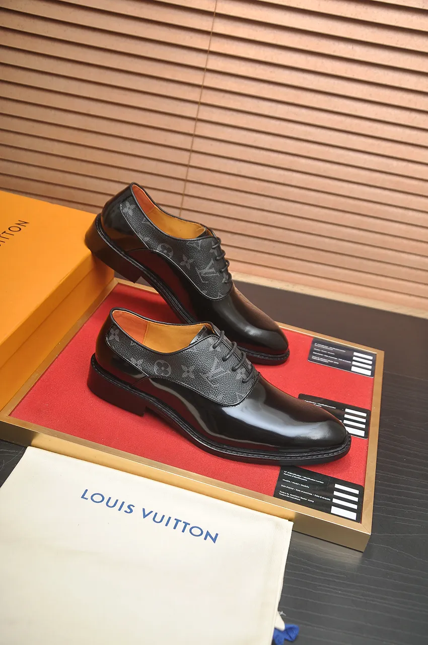 Men's men's shoes 💰460💶 [LV] (all high-end sheep lining) 🍀LV's latest genuine leather business suit shoes are launched simultaneously on the official website. The first-layer cowhide imported from Italy is made of heavy gold, 💥official website 1:1 rubber outsole. Versatile to wear, high-end without losing class, and the color combination is extraordinary. This four-season style is alluring when worn on your feet, showing off your big-name flair. Standard code 38-45 (45 customized)